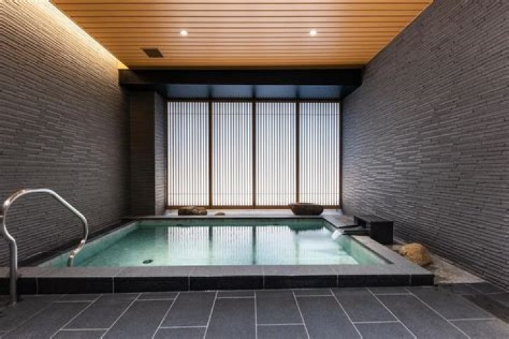 大浴場付きホテルの湯船イメージ
