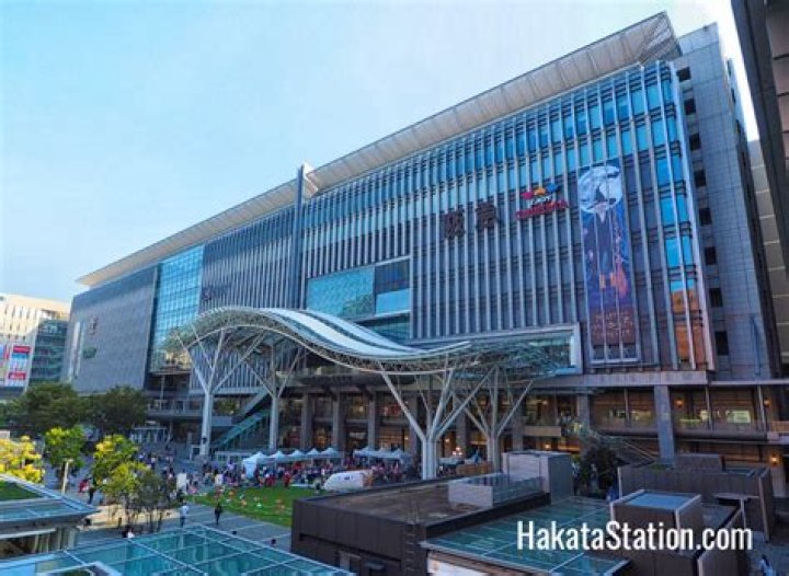 九産大前駅から博多駅への行き方：所要時間と乗り換えを迷わず確認