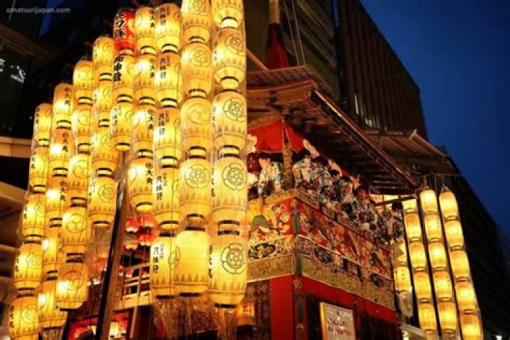 日本「三大祭り」とは？定番3選、見どころと行き方ガイド